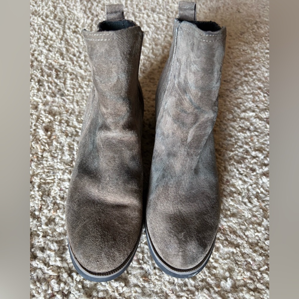 Woman’s Suede Ankle Boots - Gray